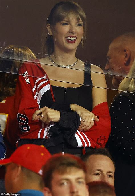 Taylor Swift's Chiefs Game Outfit Gives Rich Horse Girl in  